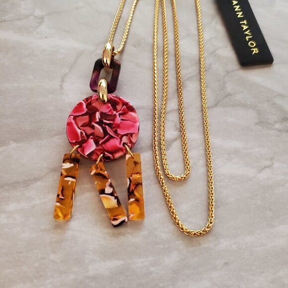 ✨ NEW Ann Taylor Pink Resin Acrylic Fringe Pendant Necklace ✨ - Picture 2 of 8